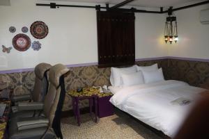 En eller flere senger på et rom på Hotel Marigold