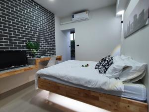 Postel nebo postele na pokoji v ubytování Irich residence South Samrong 6 Kms BTS-Pu Chao