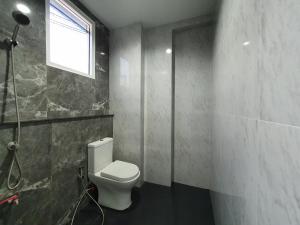 Koupelna v ubytování Irich residence South Samrong 6 Kms BTS-Pu Chao + 17 fotografií