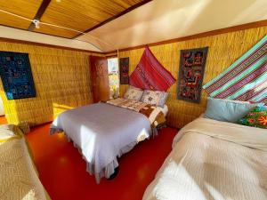 a bedroom with two beds in a room at Vip Flotante in Puno