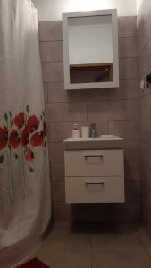 a bathroom with a white sink and a mirror at Czarna Jachta - Na szlaku legend - - - - - Pokoje nad jeziorem in Kruklanki