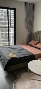 Cama o camas de una habitación en BOBOHOMESTAYRUBBY