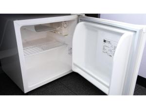 un réfrigérateur vide avec une porte ouverte dans une pièce dans l'établissement Ninohe City Hotel - Vacation STAY 36054v, à Ninohe