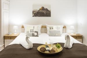 a bedroom with a bed with a bowl of food on it at Schwalbennest in Flensburg