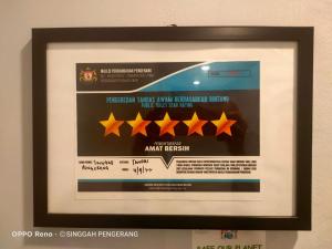Certifikát, hodnocení, plakát nebo jiný dokument vystavený v ubytování Singgah Pengerang Hotel