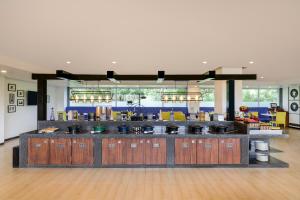 Gallery image of Lemon Tree Hotel, Hubli in Hubli +33 photos