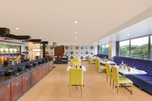 Gallery image of Lemon Tree Hotel, Hubli in Hubli