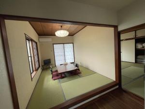 Postel nebo postele na pokoji v ubytování 貸切温泉風呂付 ゲストハウス璃洛-りらく- 石和温泉 日本式宿 健康朝食付
