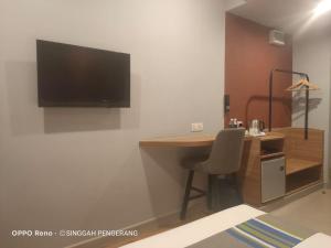 TV a/nebo společenská místnost v ubytování Singgah Pengerang Hotel