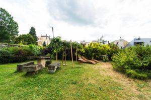 Taman di luar Dům V Centru