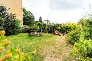 Taman di luar Dům V Centru
