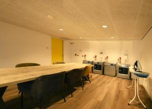 a conference room with a long table and chairs at Wittenborg Student Studios in Apeldoorn