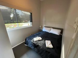 a bedroom with a bed with two towels on it at 2 Bedroom Apartment near Graftons Waterfront in Grafton