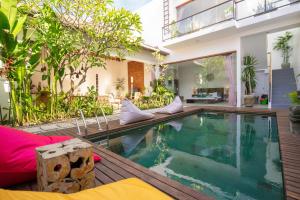 Hồ bơi trong/gần 2 Bedrooms Villa dewi sri Private Pool Seminyak