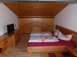 Cama o camas de una habitación en Fewo Schrottenbaum