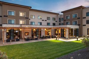 an exterior view of a building with a lawn at Courtyard by Marriott Walla Walla in Walla Walla