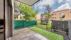 a view of a backyard with a fence and grass at Apartamenty Sun & Snow Belnihel in Hel