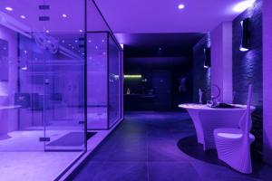a purple bathroom with a shower and a sink at Les Secrets Rooms in Hagondange