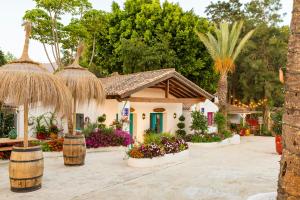 Dunas Luxury Beach Resort Tarifa外面的花园