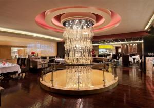 a large chandelier in the middle of a restaurant at JW Marriott Hotel Hangzhou in Hangzhou