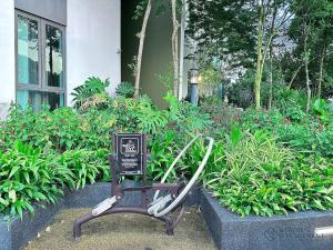 Jardín al aire libre en The Elysia Suites