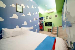 Uma cama ou camas num quarto em Yilan 1955 B&B Second Branch