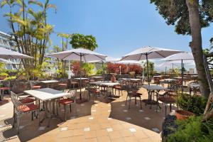 A restaurant or other place to eat at La Quinta