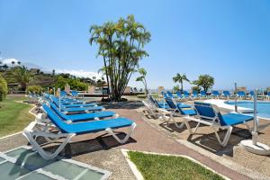 The swimming pool at or close to La Quinta