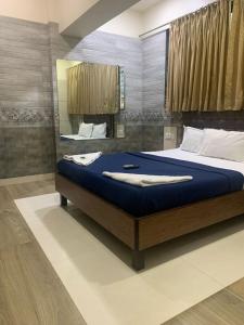 Postel nebo postele na pokoji v ubytování Hotel Royal Residency - Chembur