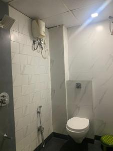 Koupelna v ubytování Hotel Royal Residency - Chembur