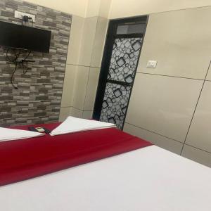 Postel nebo postele na pokoji v ubytování Hotel Royal Residency - Chembur
