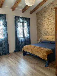 a bedroom with a bed and two windows at Via ca´ls Avis in Campredó