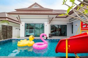 three rubber swans in the swimming pool of a house at Villa Me&you 3 in Ban Bo Fai (1)