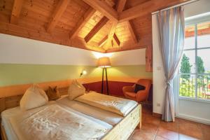 a bedroom with a bed in a room with wooden ceilings at Weingut Lieselehof Apt Rosengarten in Caldaro