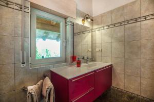 a bathroom with a sink and a window at Weingut Lieselehof Apt Rosengarten in Caldaro +12 photos