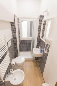 Koupelna v ubytování Amalia Suites - Via San Zanobi + 45 fotografií