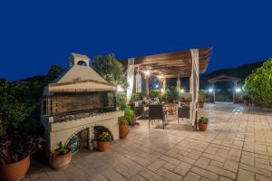 Foto dalla galleria di Grapevines Hotel ad Alikanás