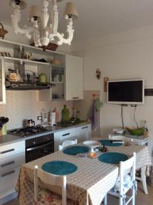 Ett kök eller pentry på Dolce casa di Elena