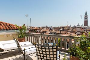 Rõdu või terrass majutusasutuses Nolinski Venezia - Evok Collection