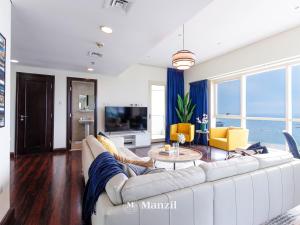 Posezení v ubytování Manzil - Luxury 2BR Apartment in Dubai Marina