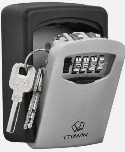 a ttwm with a lock and a key at La casa della Nonna in Codiponte