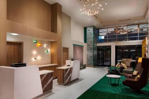 a lobby of a hotel with a green rug at Courtyard by Marriott San Diego Gaslamp/Convention Center in San Diego