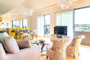 TV a/nebo společenská místnost v ubytování Au Fil de L'Erdre - Spacieux appt avec terrasse