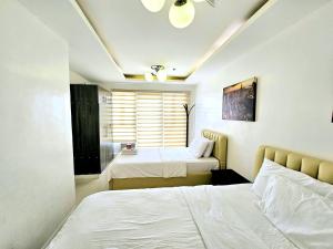 Katil atau katil-katil dalam bilik di Birchtower by Jeizel Manila City +45 gambar