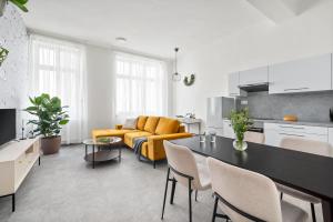 Kuchyň nebo kuchyňský kout v ubytování Enjoy Downtown Boutique Apartments #13 by Goodnite cz