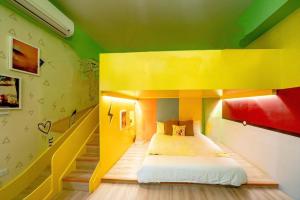 Uma cama ou camas num quarto em Yilan 1955 B&B Second Branch