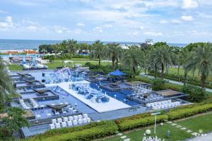 an overhead view of a pool at a resort at Crowne Plaza Hailing Island by IHG in Yangjiang