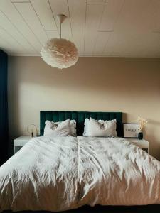 Ліжко або ліжка в номері Family villa in suburban Reykjavik