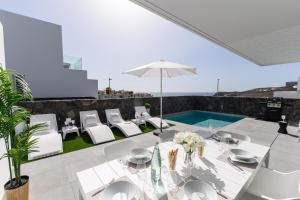 Bazén v ubytování Villa Moada Ocean Breeze nebo v jeho okolí