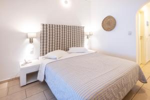 Llit o llits en una habitació de Orizontes Hotel Santorini